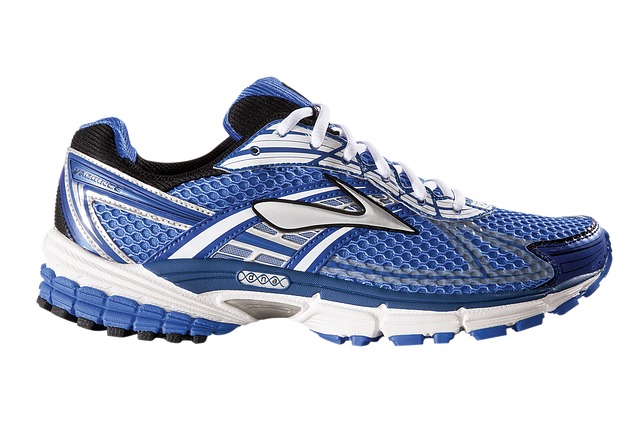 ** Buty sportowe z wbudowanymi czujnikami vs. tradycyjne buty do biegania: Które rozwiązanie jest lepsze dla początkujących biegaczy? - 7 2025