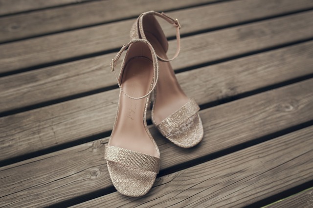 **Od "Dad Shoes" do "It Shoes": Jak nieoczywiste wybory celebrytów wpłynęły na redefinicję pojęcia "modny but sportowy"?** - 1 2025
